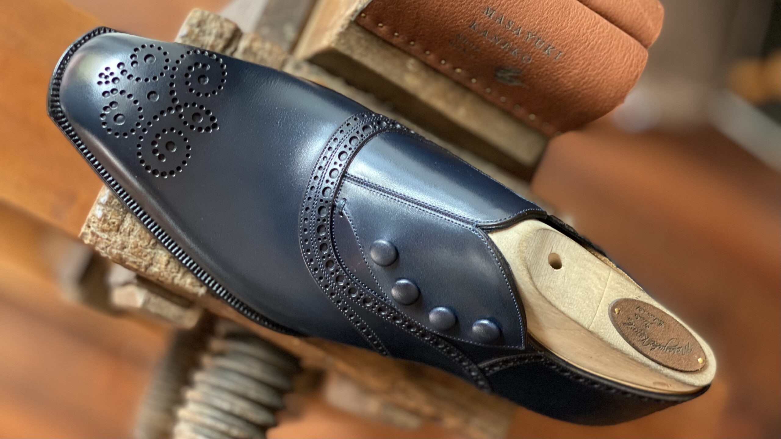 Classic button shoe—balancing tradition and innovation in bespoke craft