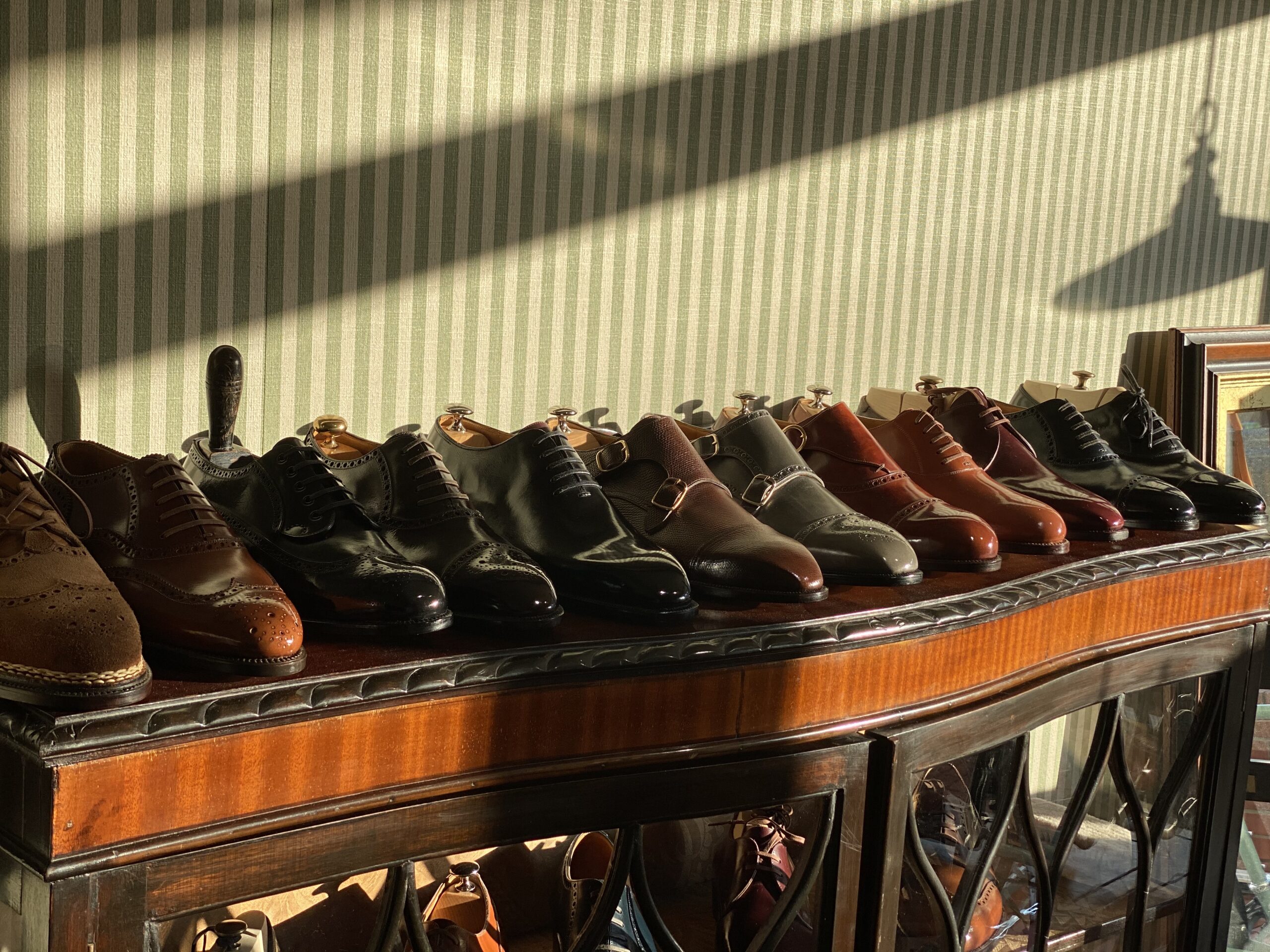 Black bespoke shoe by Masayuki Kaneko with a sharp silhouette and distinctive design