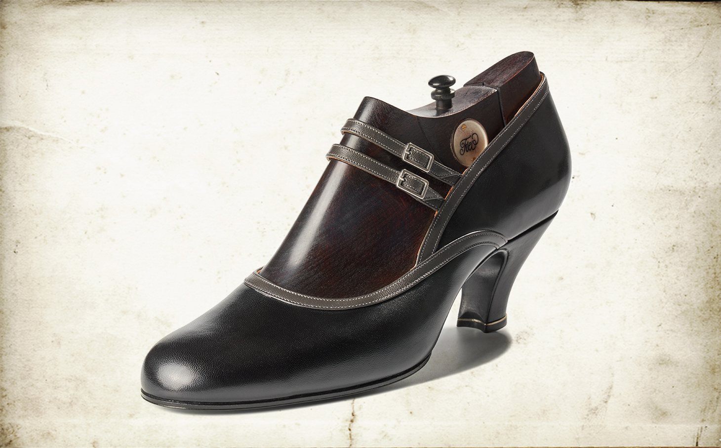 Black Ladyという女性向けモデル。メンズ以外でもFreiの技術が生きることを示す完成靴の側面写真