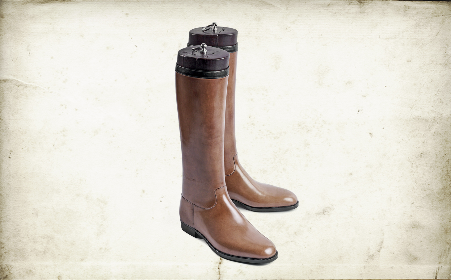 製作途中の様子。ラストにアッパーを吊り込み、手仕事の痕跡が見える工程カット