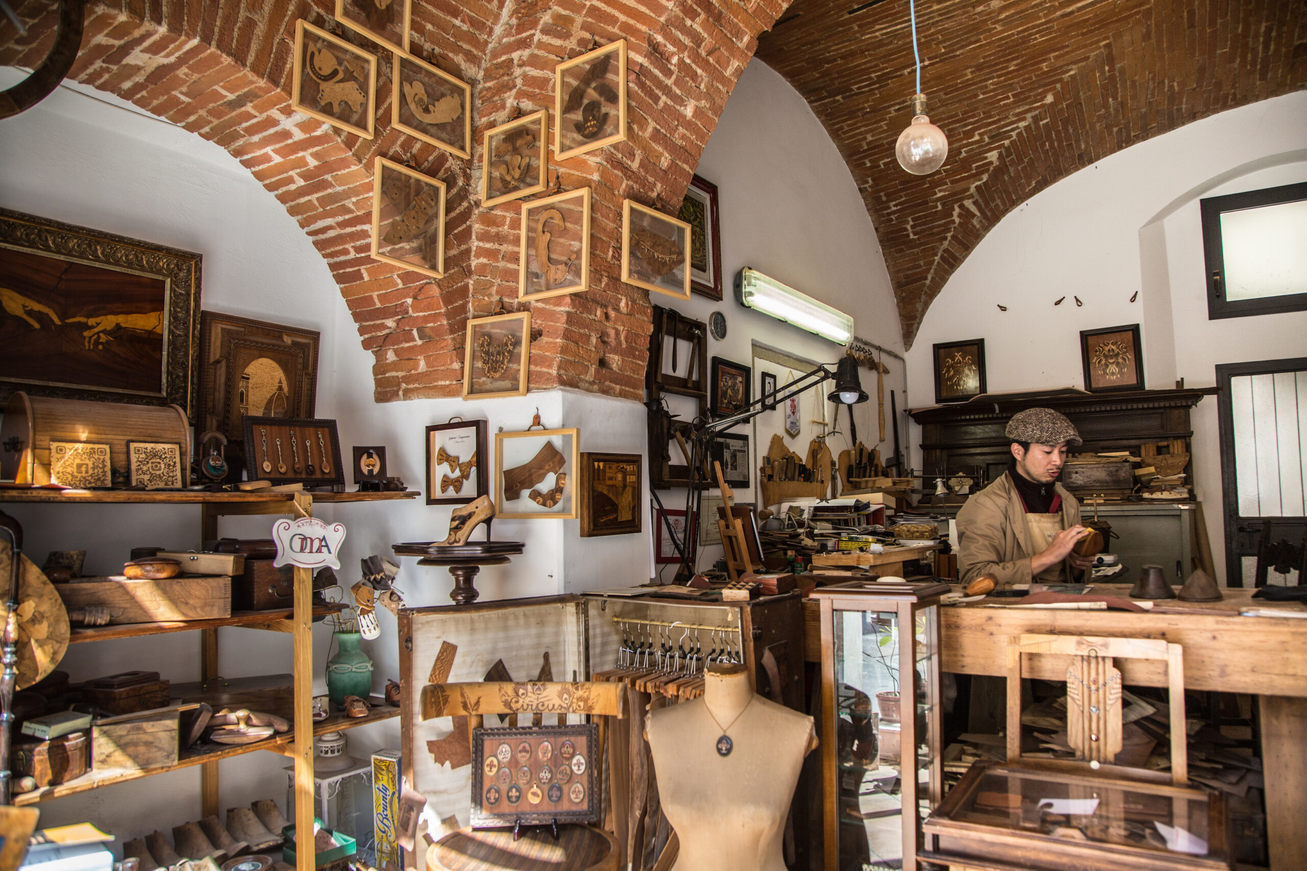 ZOUGANISTA studio exterior in Florence’s Oltrarno, a quiet presence of Florentine marquetry