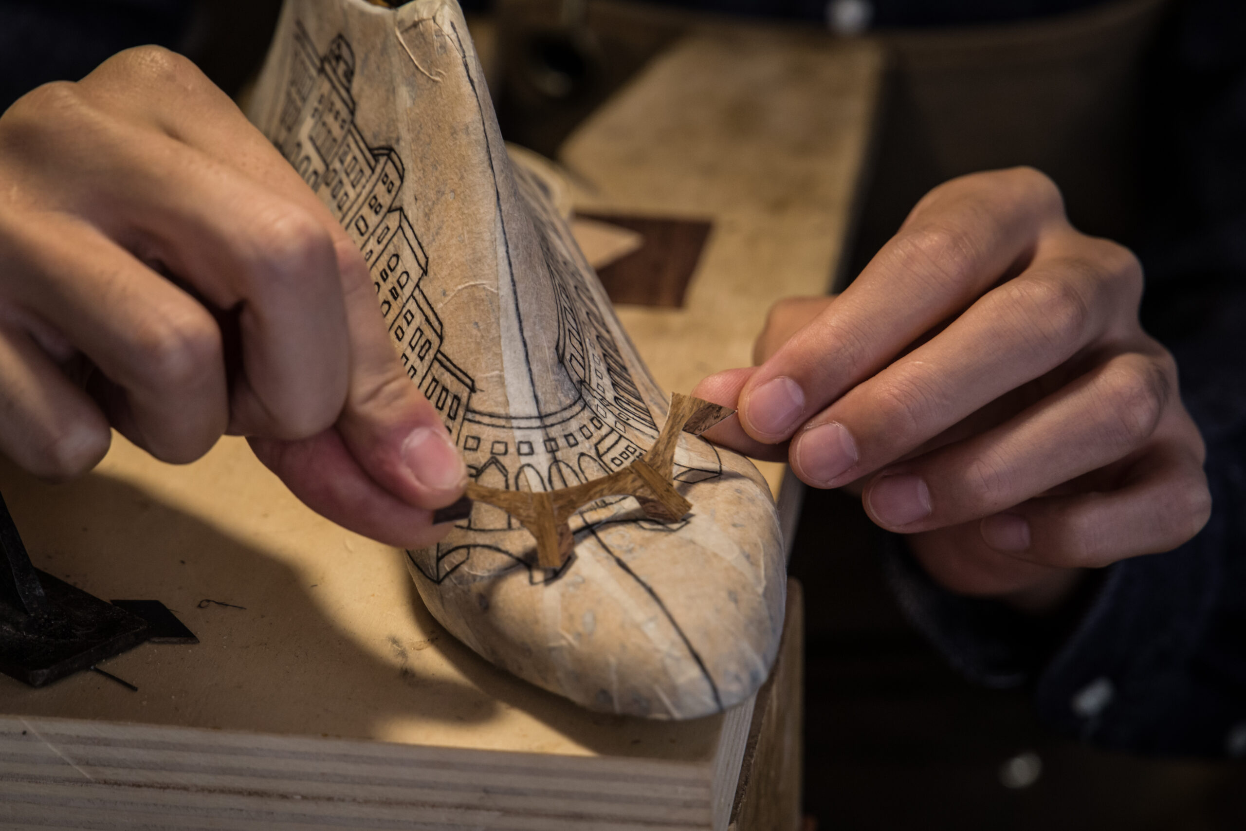 Veneer samples for marquetry: rosewood, curly maple, birch, walnut, mahogany and more