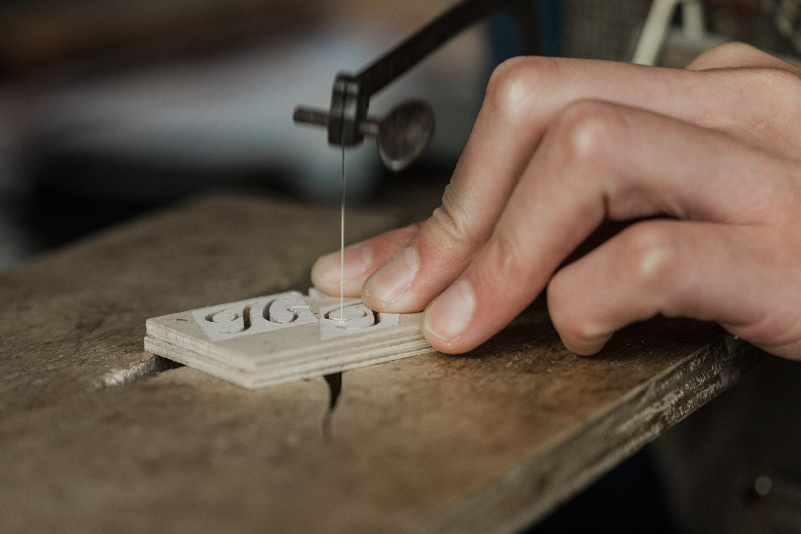 Takafumi Mochizuki cutting stacked 0.7–0.8 mm veneers by fret saw for precise marquetry